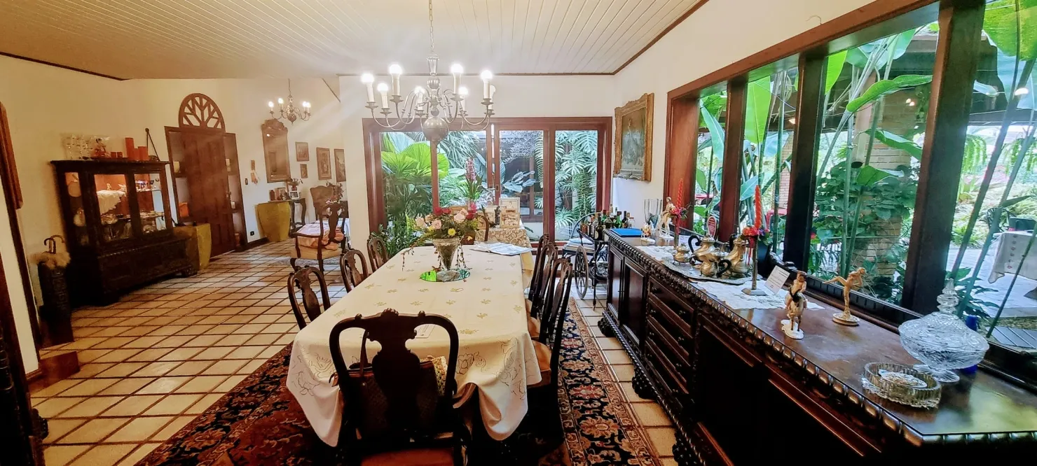 Imagem Residência Exclusiva com Piscina, Lago Ornamental e 3 Suítes
