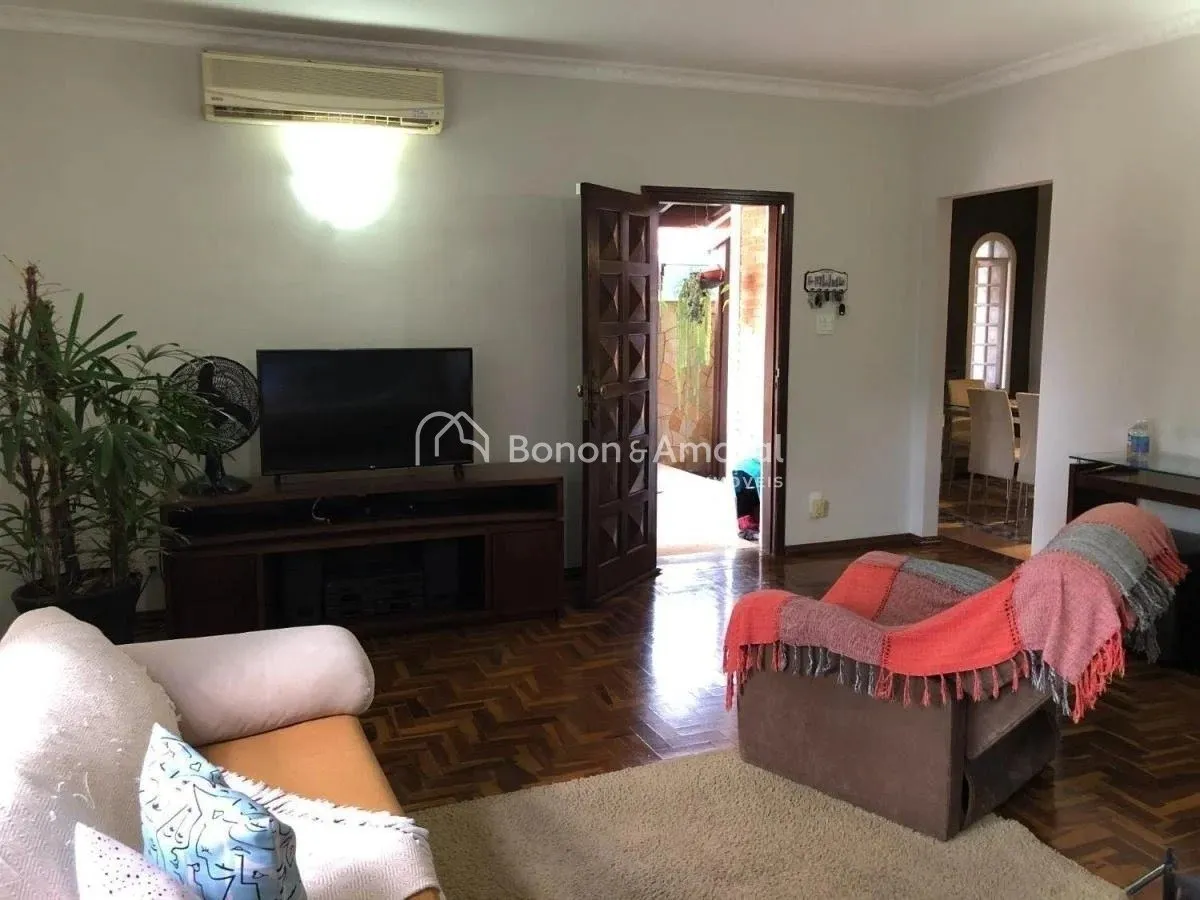 Imagem Casa à venda próxima à Lagoa do Taquaral em Campinas