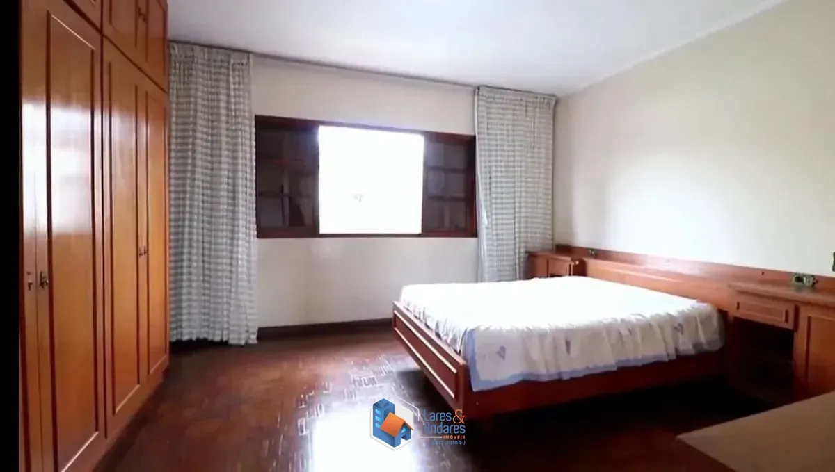 Imagem Casa para venda em Parque Peruche com 4 quartos, sendo 1 suíte, 228m²