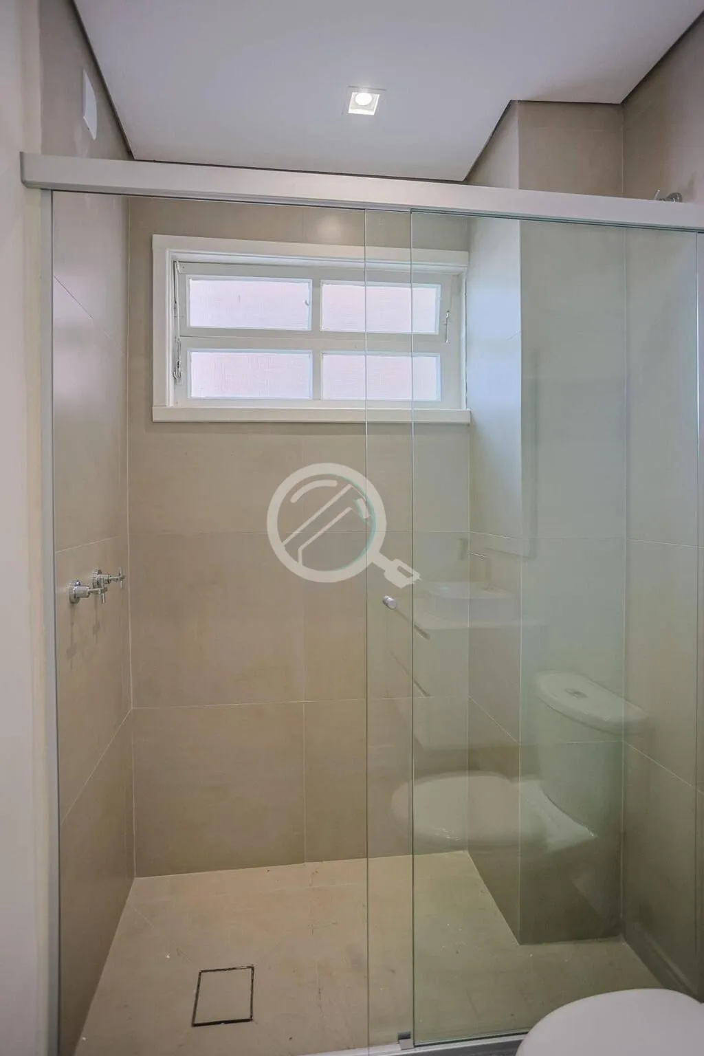 Imagem Apartamento a venda com 2 quartos no bairro Moinhos/Floresta. Desfrute de um ambiente renovado na Av...
