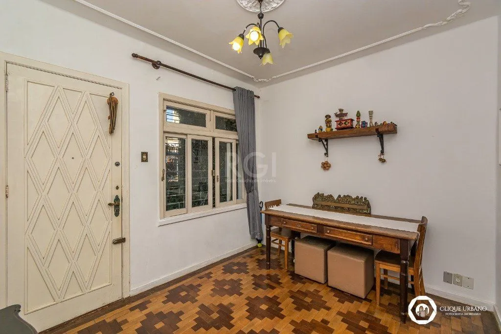 Imagem Casa para Venda de 3 dormitórios, no bairro Petrópolis