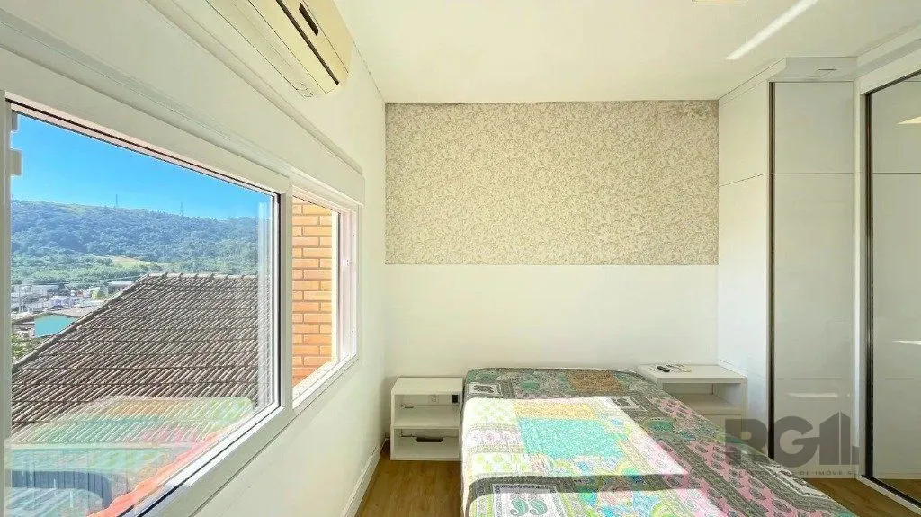 Imagem Casa de 3 dormitórios no bairro Cavalhada