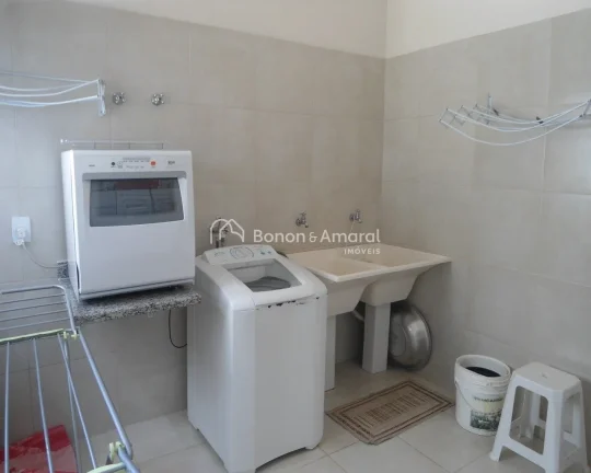 Imagem Encante-se com esta linda casa de acabamento impecável, localizada em um dos melhores condomínios ...