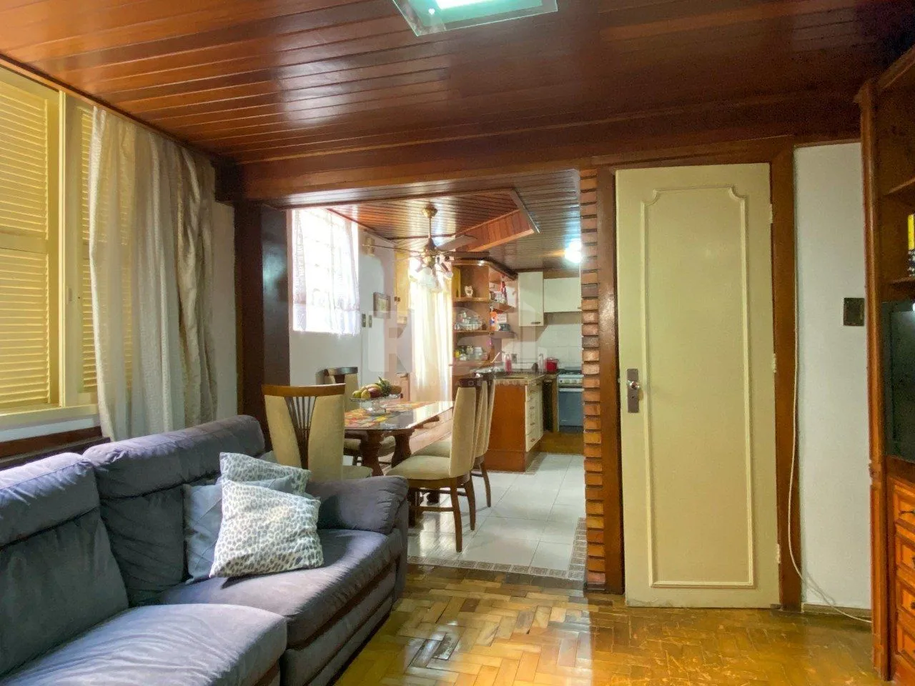 Imagem Apartamento 3 dormitórios, sendo 1 suíte, com 2 salas de estar, junto à Praça da Matriz