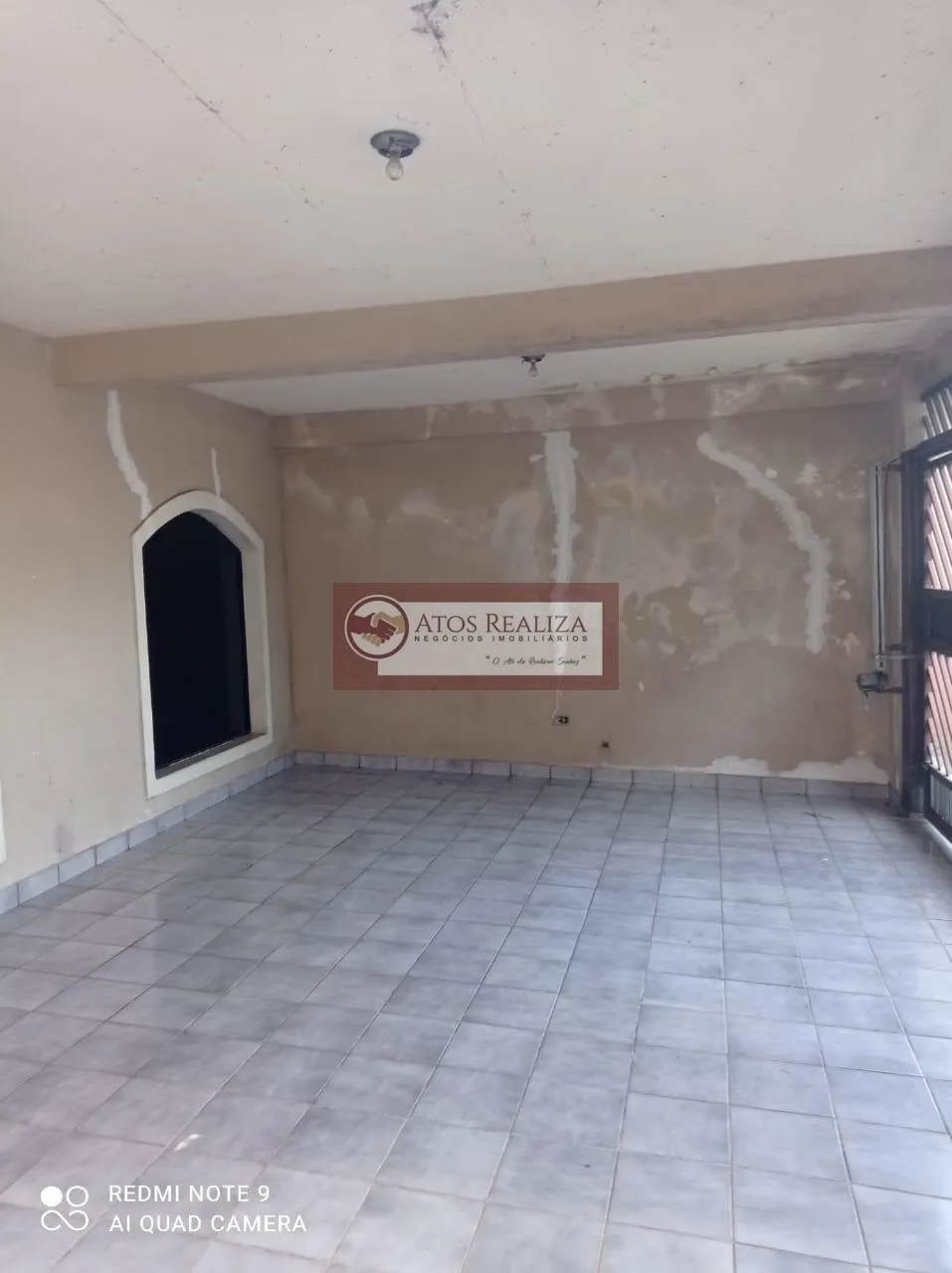Imagem PORTUNIDADE EXCLUSIVA NA CIDADE DUTRA. Vendo uma casa Assobradada na Cidade Dutra, Próximo ao bolsão de Interlagos. São 3 Dormitórios, sendo 1 Suíte, varanda com vista para a represa, 4 vagas de garagem, Sala 2 ambientes, copa e Cózinha, Área Gourmet com 