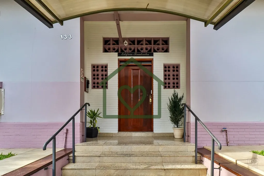 Imagem À venda um charmoso apartamento localizado na região sul do Brasil, no prestigiado bairro de Moinh...