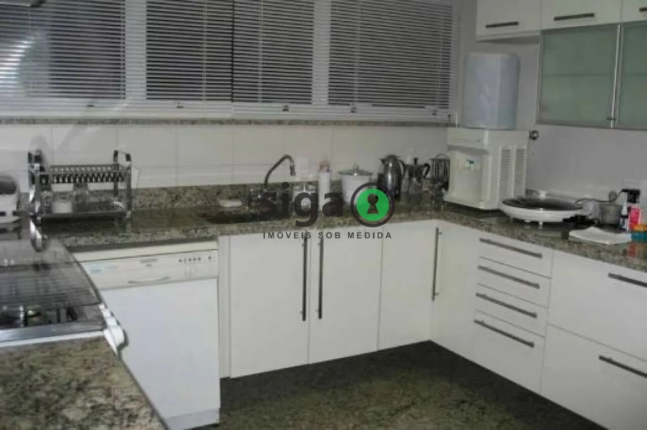 Imagem Apartamento em Moema Alto Padrão - 275m², 3 quartos e 4 Vagas!