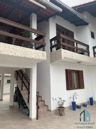 Imagem Casa a venda, são 4 casas no mesmo terreno sendo 2 casas de frente, (uma de 3 quartos e a outra de 2 quartos) em Balneário Camboriú SC