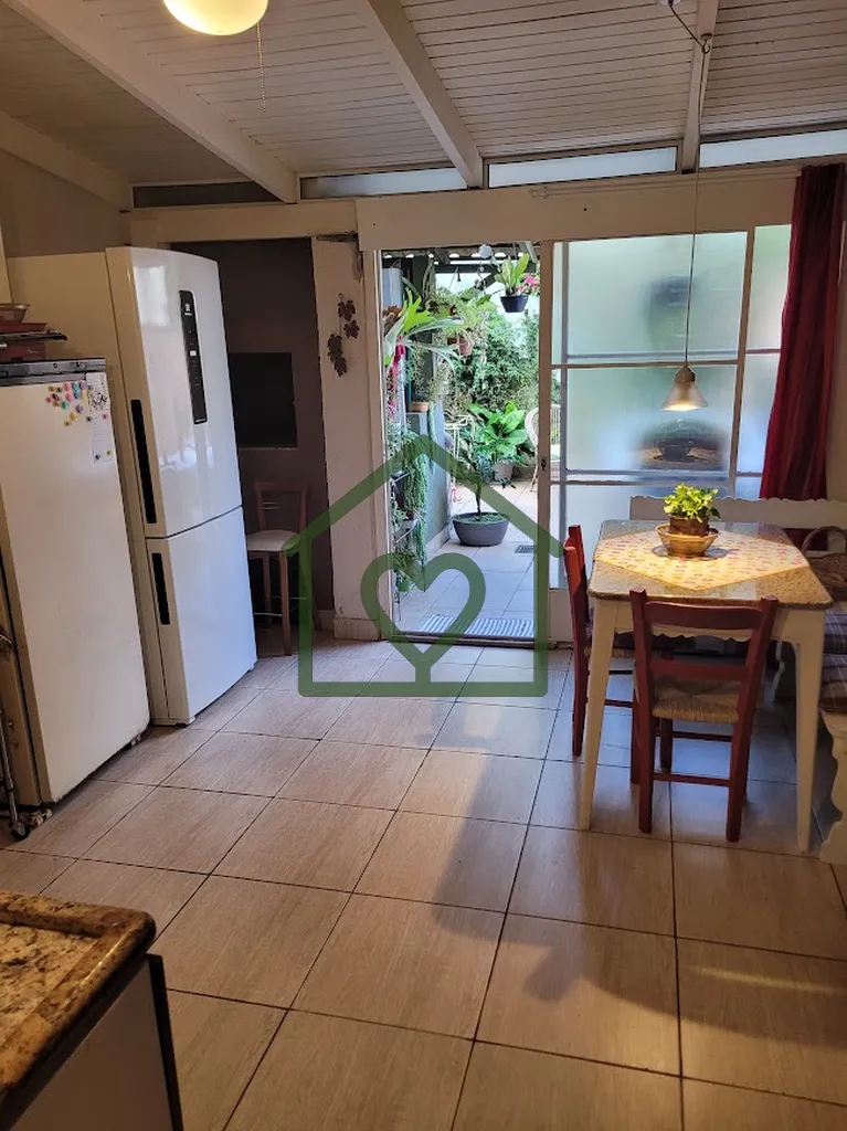Imagem Casa Aconchegante em Condomínio Fechado 133m² 2 Dormitórios + Sótão Se você procura segurança...