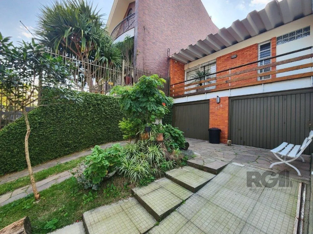 Imagem Vende-se excelente cada 3 quartos com suíte, 4 vagas, anexo comn salão de festas, podendo ser usada para fins comerciais - 255m² - Chácara das Pedras