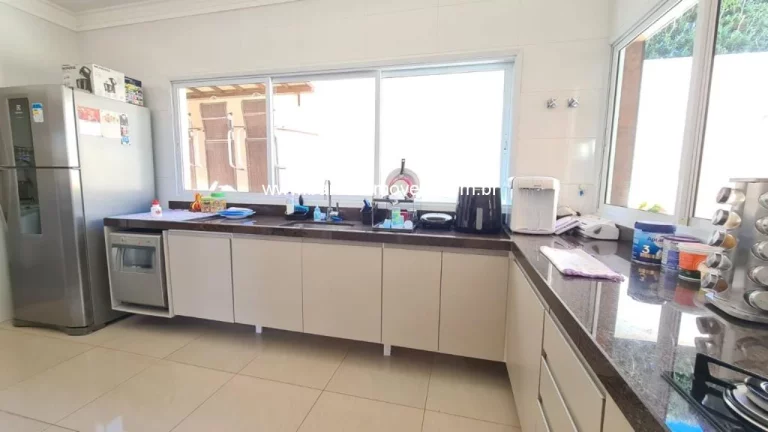 Imagem Casa Térrea com piscina em Condomínio