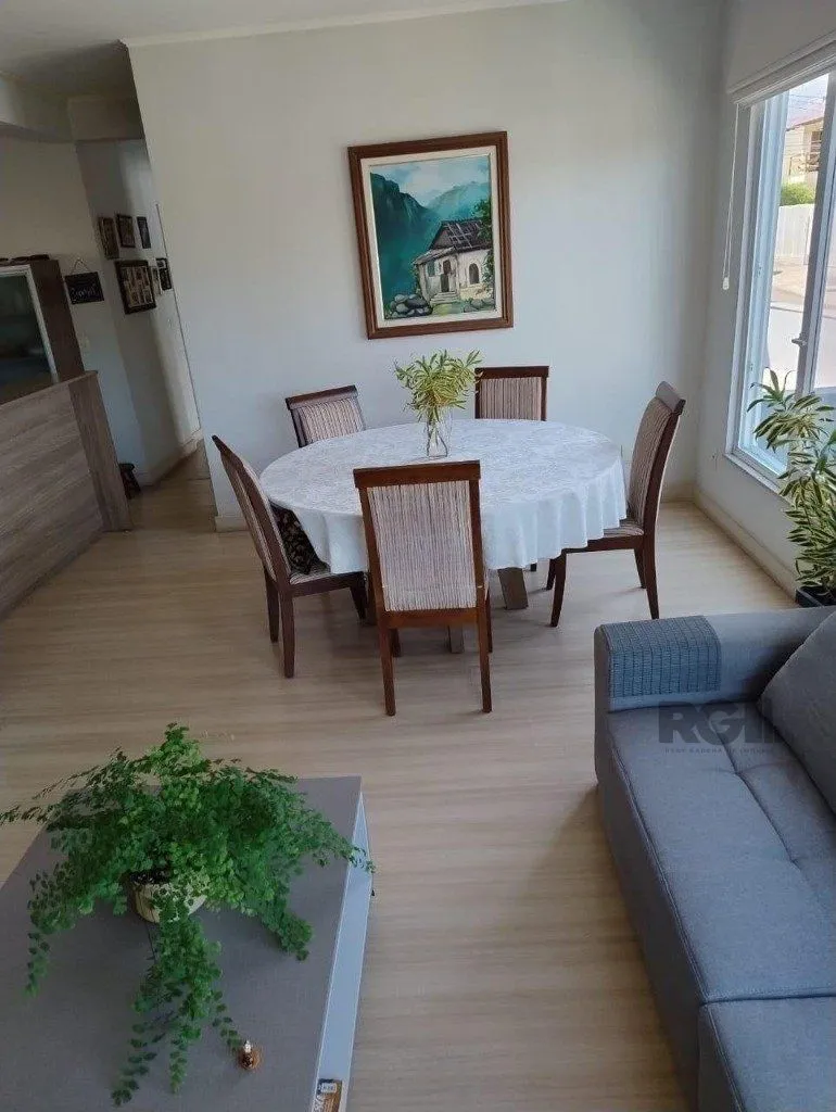 Imagem Casa de 3 dormitórios no bairro Mário Quintana