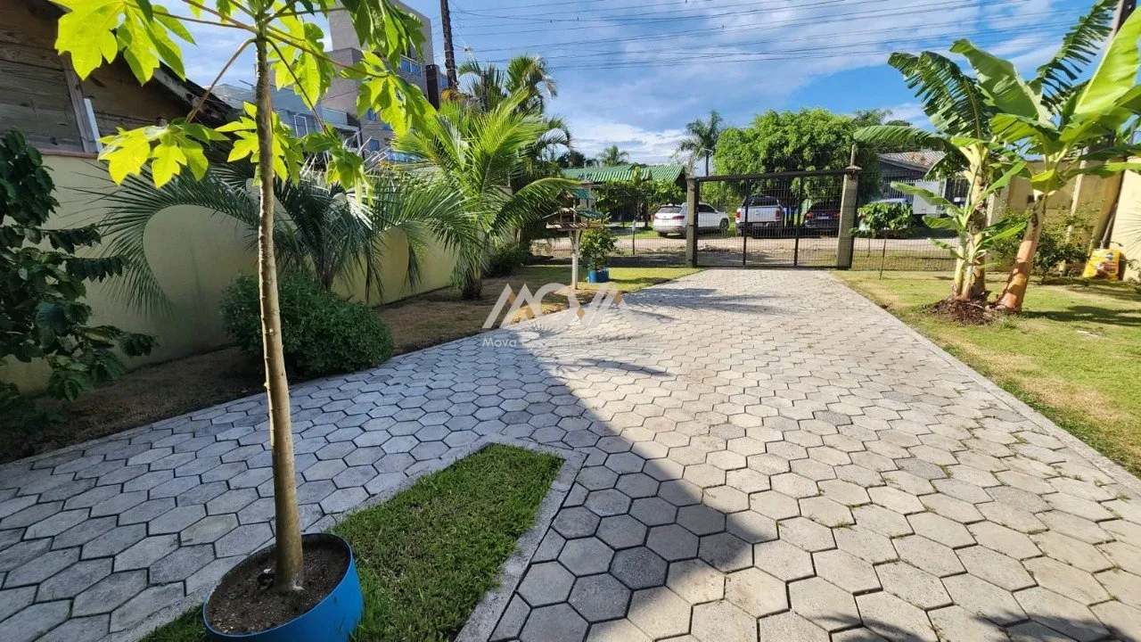 Foto do imóvel Casa com piscina à venda no bairro Bamerindus ? Quadra do mar Excelente oportunidade para morar ou ...