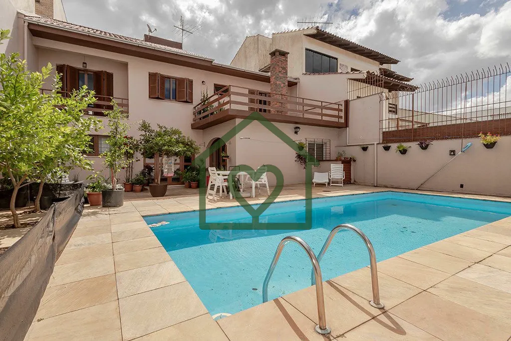 CASA DE 360m², COM 2 ANDARES, PISCINA, AMPLO ESPAÇO EXTERNO, VARANDA GOURMET, 3 DORMITÓRIOS, 4 BA...