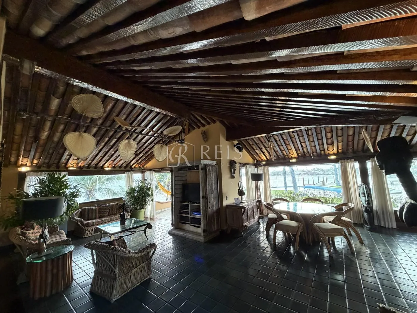 Imagem Casa para Venda em Armação dos Búzios, Geribá, 7 dormitórios, 7 suítes, 10 banheiros, 2 vagas