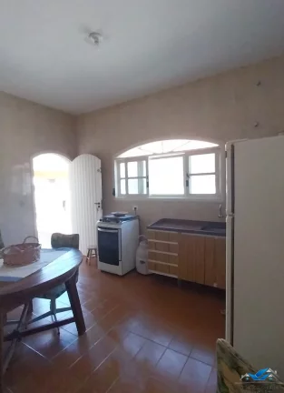 Imagem Bela casa no bairro do Pereque Mirim com 4 dormitórios em rua tranquila, perto do Supermercado do Pai