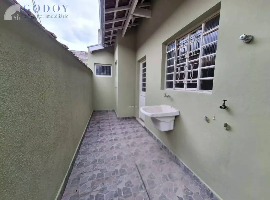 Imagem Casa Aconchegante com 3 Dormitórios e Garagem Coberta!
