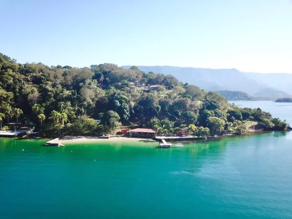 CASA RESIDENCIAL em ... - RJ, ....