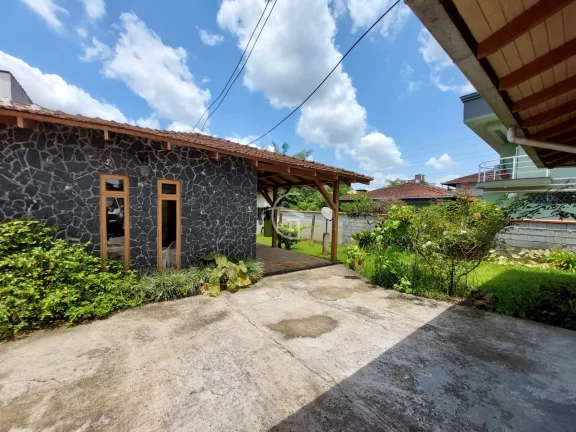 Imagem CASA NO BAIRRO GLÓRIA COM TERRENO MEDINDO 625 M² SENDO 12,5M FRENTE X 50M PROFUNDIDADE