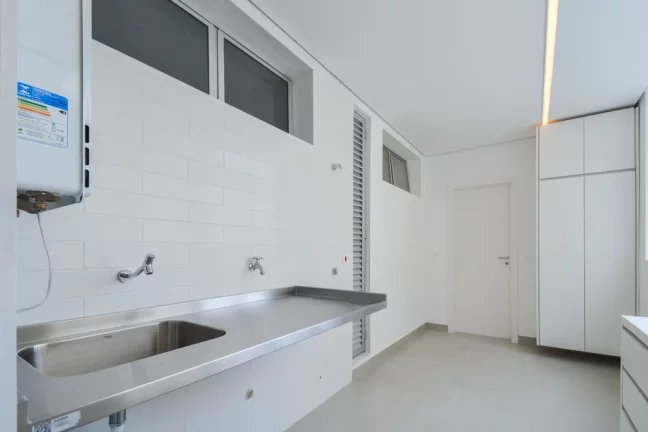 Imagem Apartamento à venda em São Paulo, Cerqueira C?(C)sar, com 3 quartos, 187m2