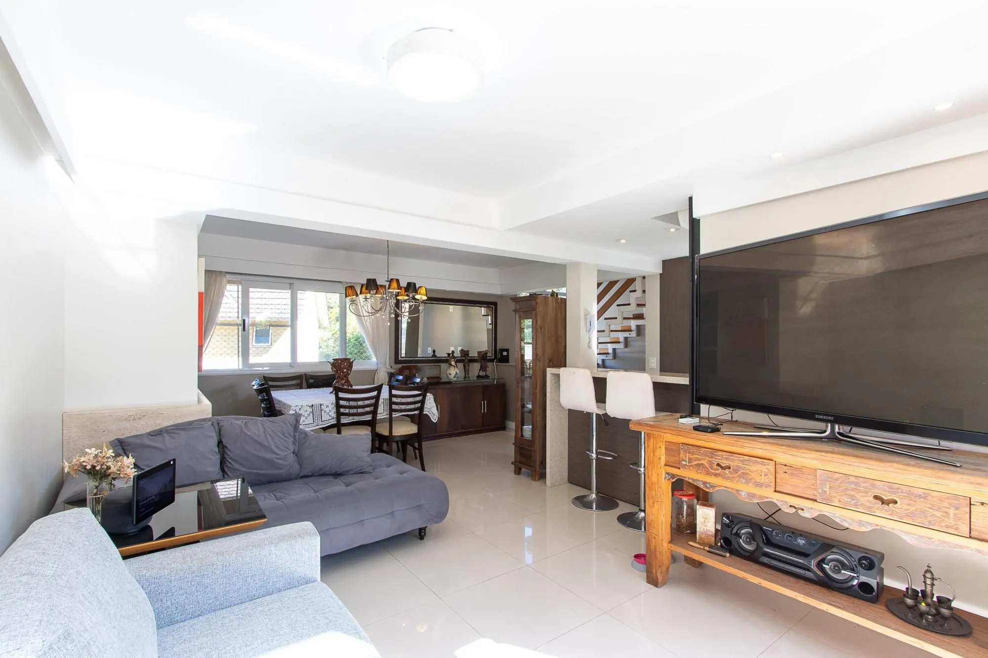 Imagem Casa condomínio | 3 dormitórios | 1 Suíte | 240,82 Privativos | 2 Vagas | Bairro Teresópolis