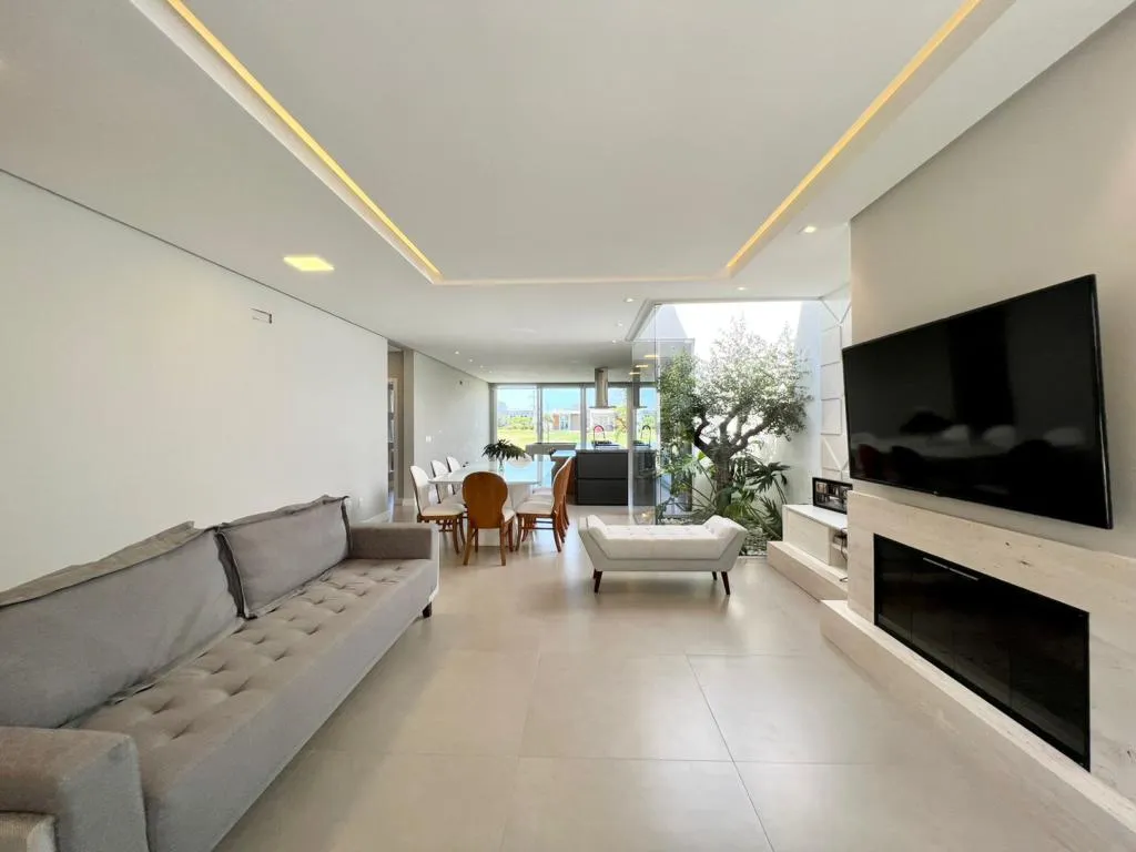 Imagem Casa em Condominio 4 Dormitórios - Bairro --