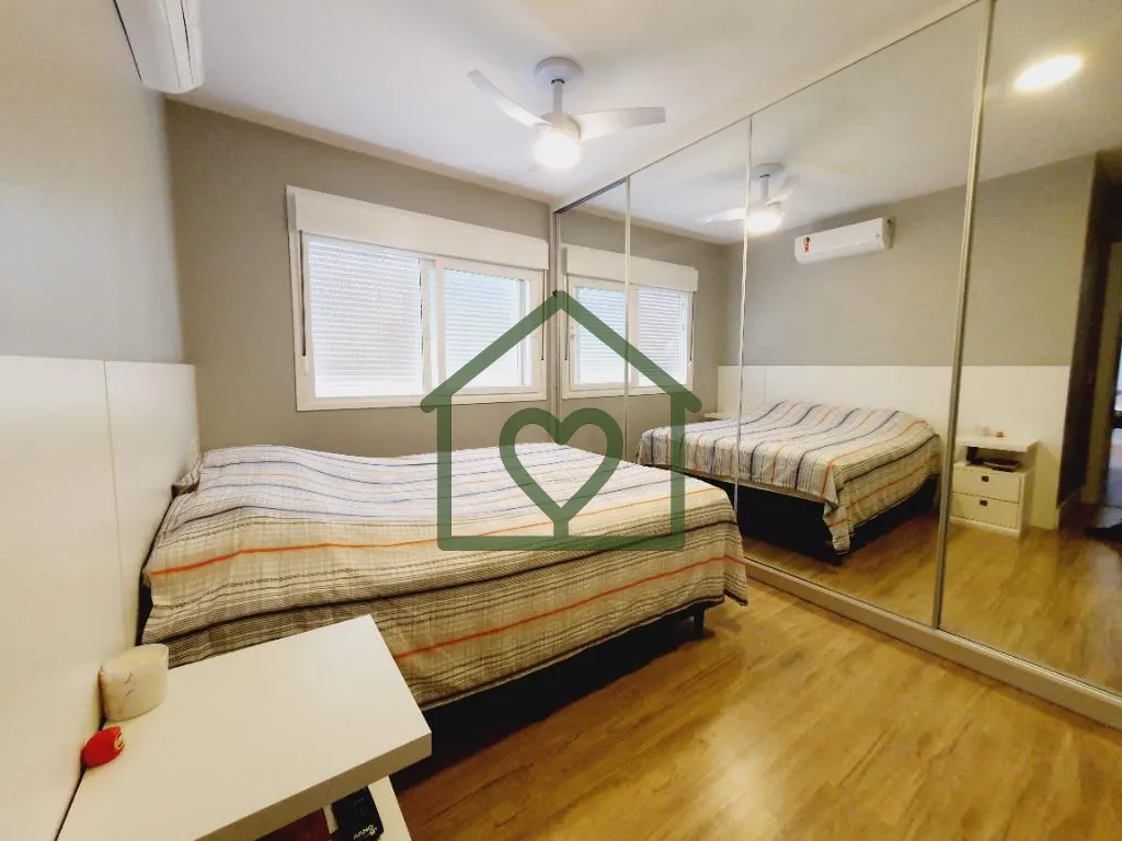 Imagem Excelente apartamento totalmente mobiliado, com planta de 3 dormitórios transformada em 2, sendo 1 ...