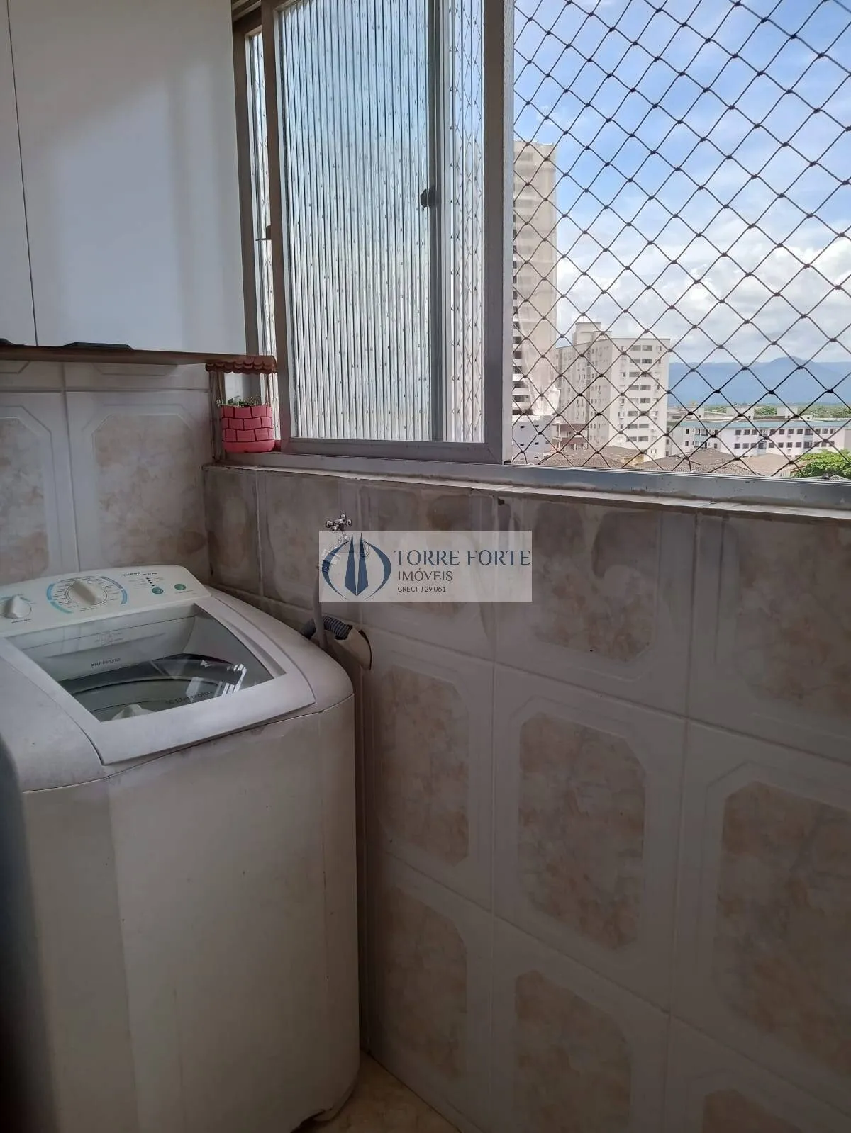 Imagem Apartamento com 1 dormitorio 1 vaga de garagem na Guilhermina Praia Grande