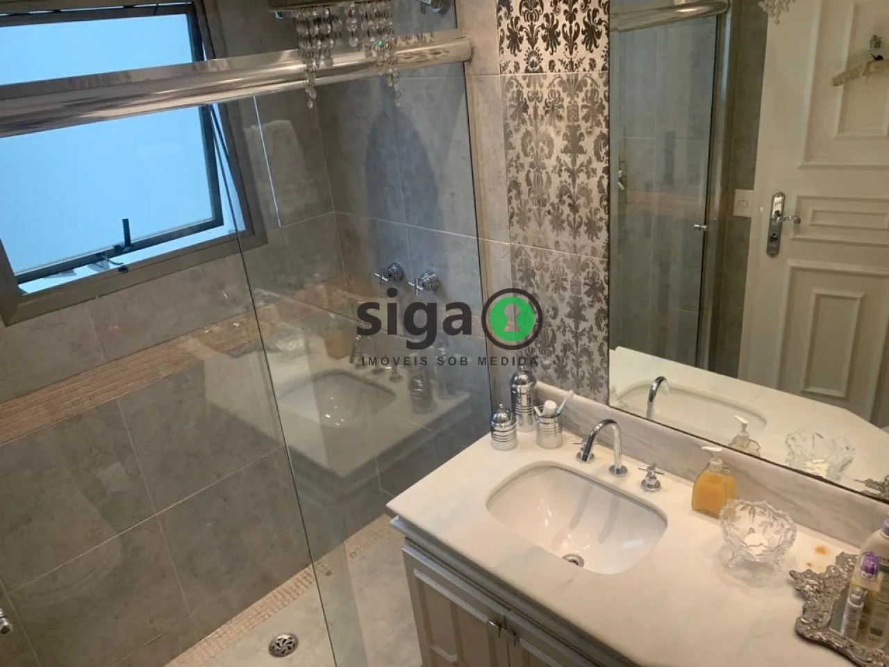 Imagem VENDE no Morumbi, na Vila Suzana, Apartamento de 3 suítes, 3 Vagas e Depósito