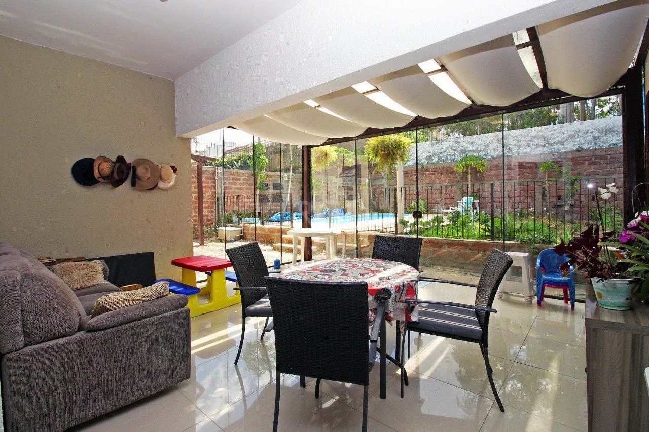 Imagem Casa 4 Suítes e 6 vagas de garagem no bairro Jardim Itu