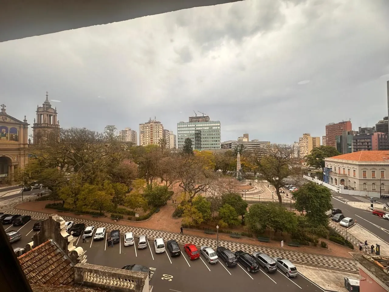 Imagem Belíssima Sala Comercial no Centro Histórico de Porto Alegre.