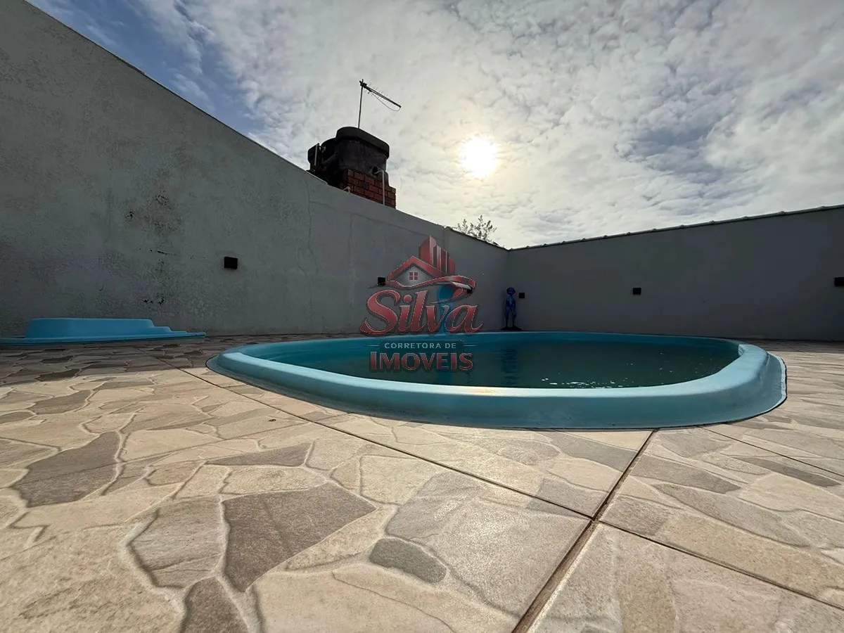 Imagem Casa 3 dormitórios com piscina a 250m do mar