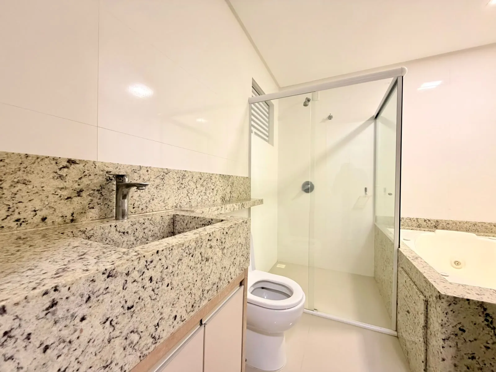 Imagem Apartamento com vista para o mar à venda com 220m2 por R$ 3.900.000,00