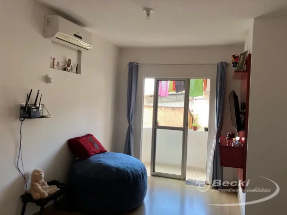 Imagem Apartamento com três quartos no bairro Floresta.