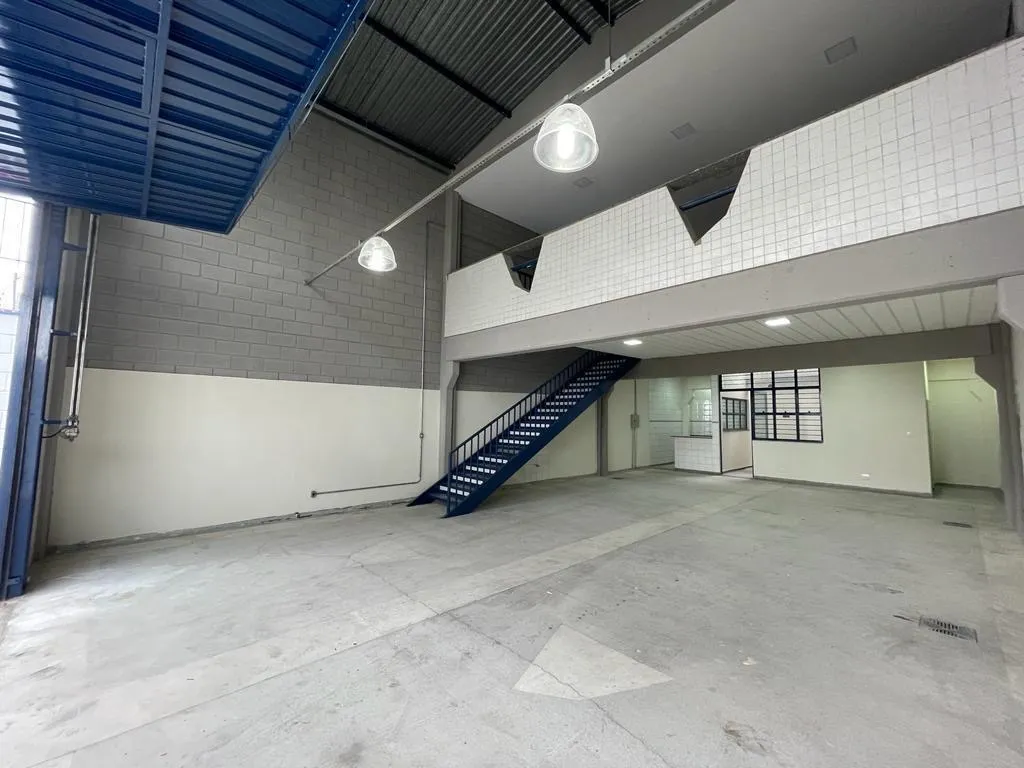 Imagem Galpao Comercial 184m transversal da Avenida General Carneiro