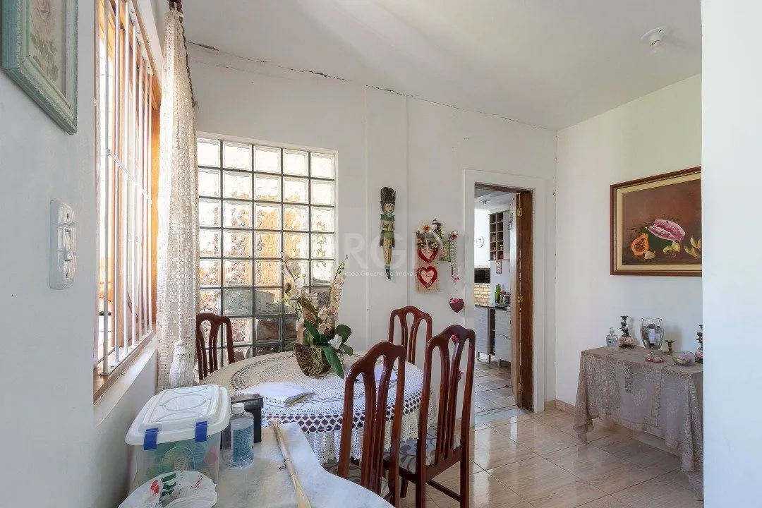 Imagem Casa para Venda - 370m², 4 dormitórios, sendo 1 suites, 6 vagas - Lomba do Pinheiro