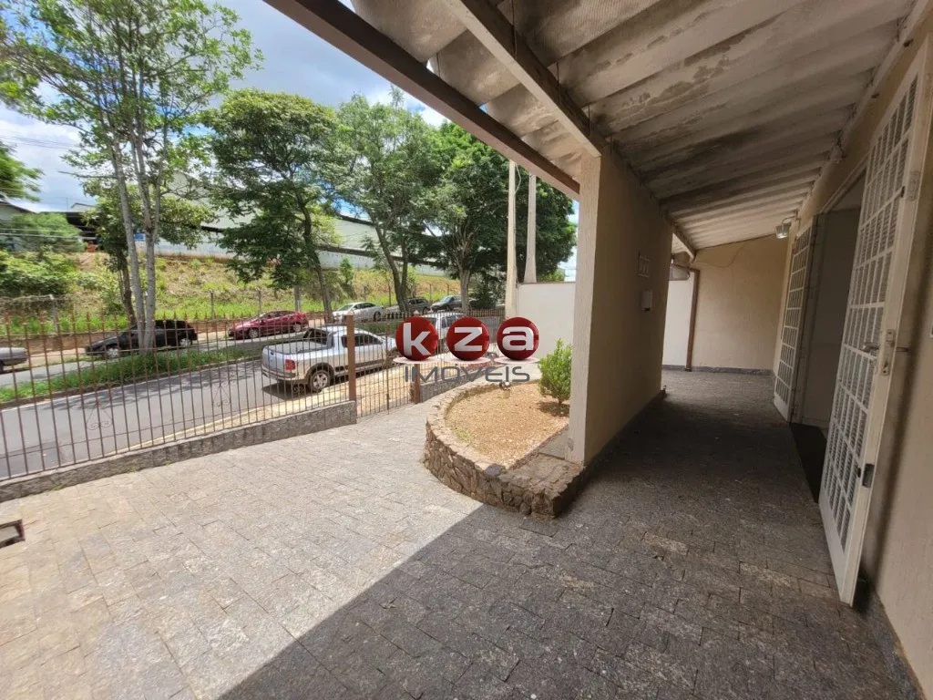 Imagem Casa Comercial à Venda em Valinhos-SP - Vila D'agostinho: 02 Quartos, 3 Salas, 1 Banheiro, 2 Vagas de Garagem, 182,00 m² de Área.