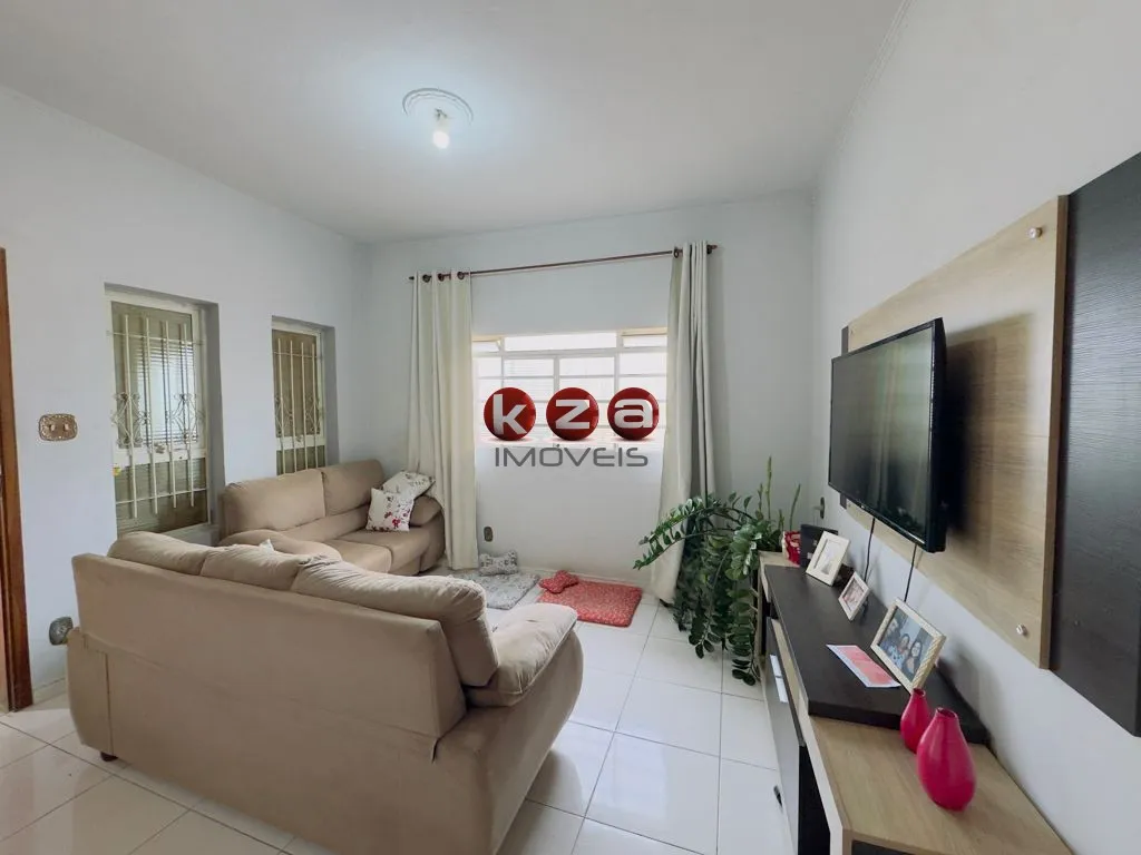 Imagem Casa à venda em Valinhos-SP, Vila Santana, 2 quartos, 1 suíte, 1 sala, 2 banheiros, 4 vagas, 200m².