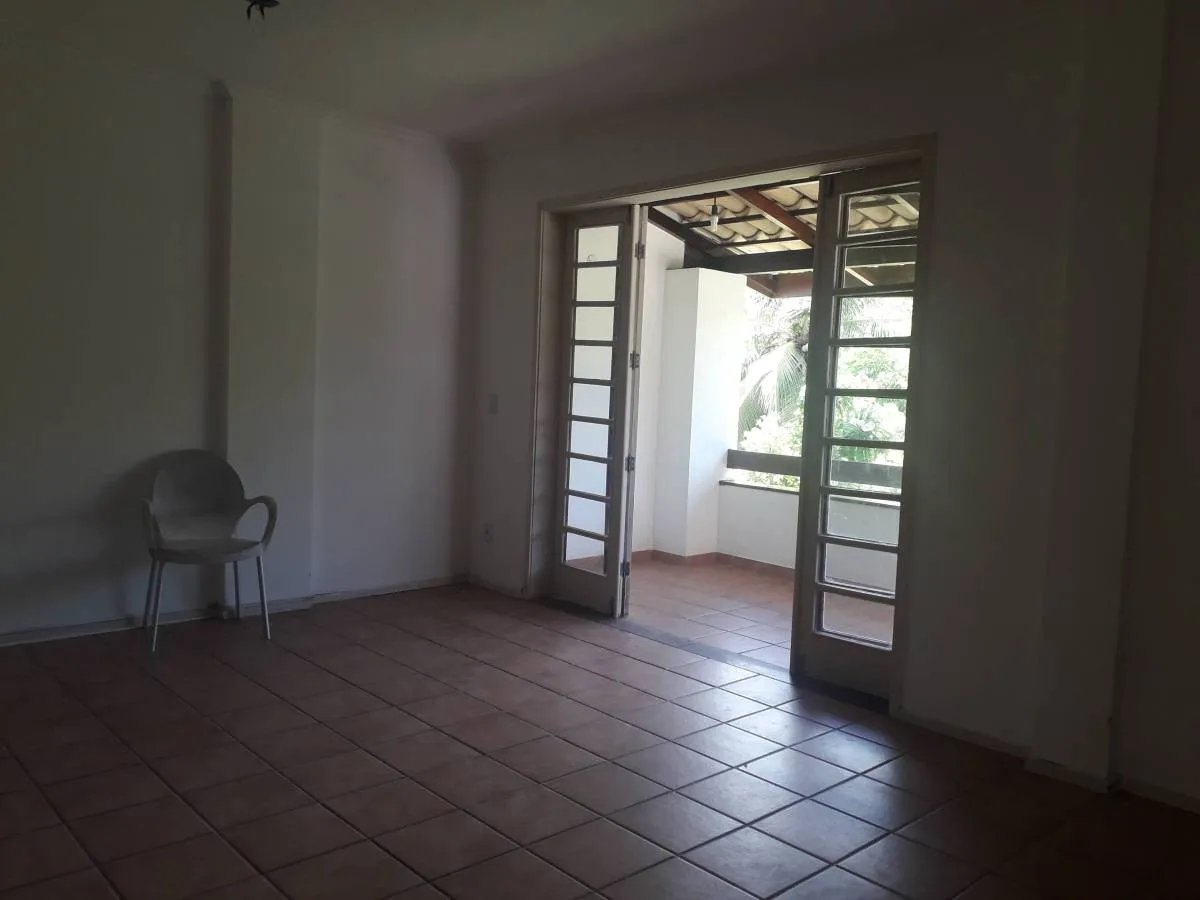 Imagem Village 3 Quartos Nascente com Vista Verde à Beira do Rio Joanes - Lazer Completo!"