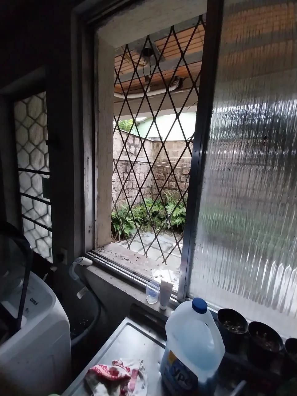 Imagem Casa ampla 5 D E 4 Banheiros, 2 vagas - Sta Tereza - Porto Alegre