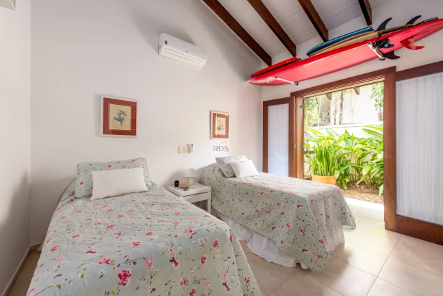 Imagem Vende linda casa em Maresias com 507m², 5 suítes, Litoral norte com acesso privativo à praia.