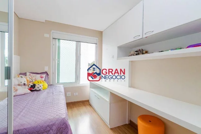 Imagem Casa Mobiliada à Venda em Condomínio Fechado no Bairro Santo Inácio / Curitiba