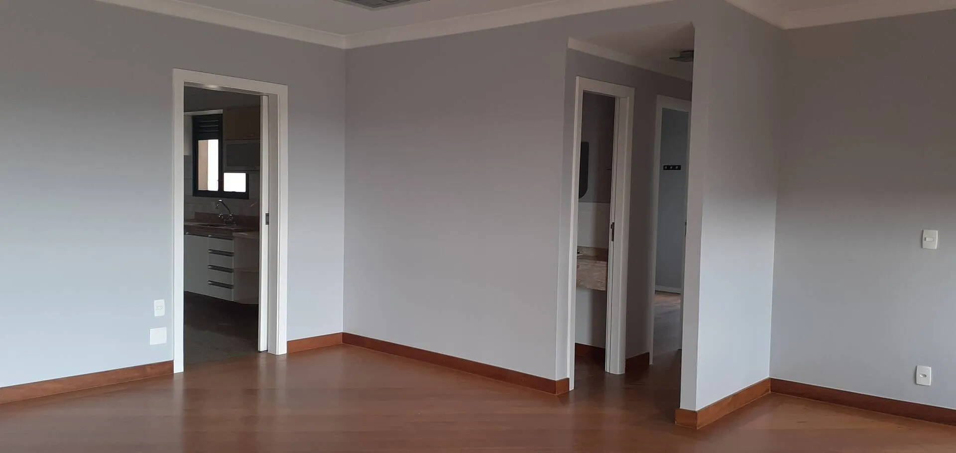 Imagem Apartamento de 97m² Finamente Reformado e Planejado, com Vista Permanente para o Res 1