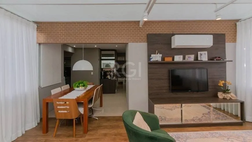 Imagem Apartamento de 3 dormitórios e 1 suíte no bairro Floresta em Porto Alegre