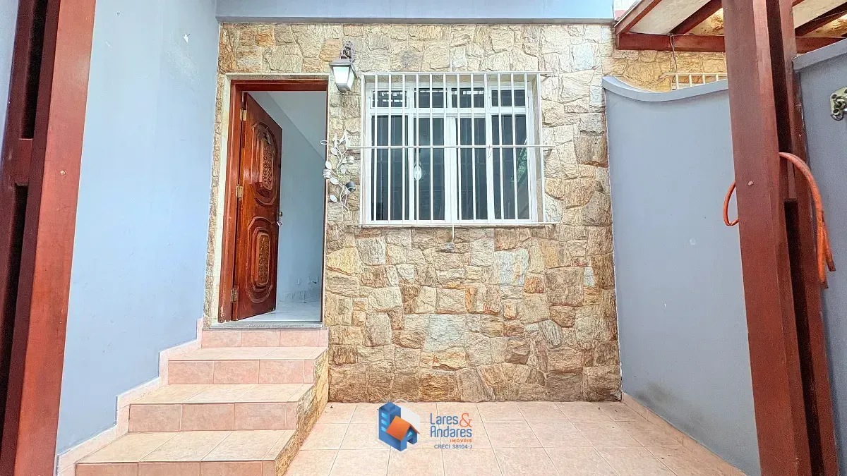 Imagem Sobrado para venda em Jardim Regina com 3 quartos, sendo 1 suíte, 101m²