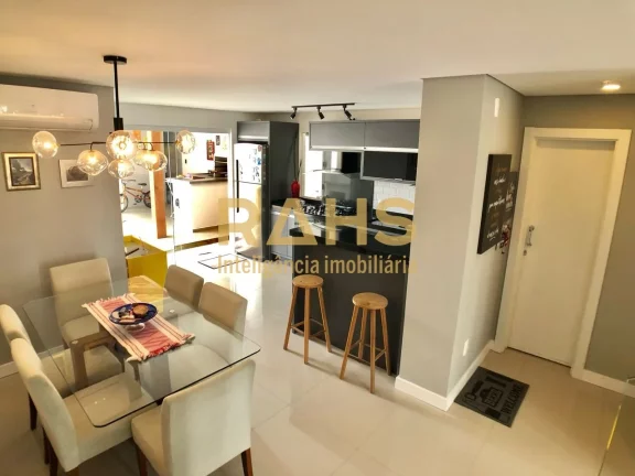 Sobrado Geminado com 115 m² de área construída com 1 suíte e 2 quartos, 2 vagas de garagem a ven...