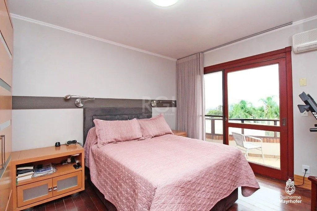 Imagem Casa Condominio para Venda - 324.7m², 3 dormitórios, sendo 1 suites, 4 vagas - Menino Deus