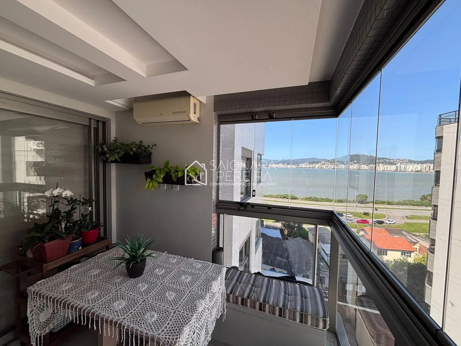 Imagem Apartamento MOBILIADO com 3 suítes e vista para o mar à venda no bairro Estreito, Florianópolis