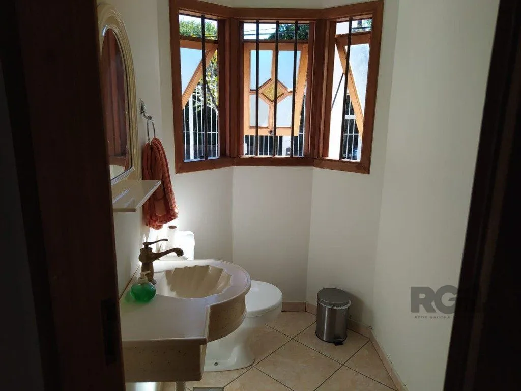 Imagem Casa 234m² - 3 dormitórios, 1 suíte e vaga para 6 carros no Jardim São Pedro