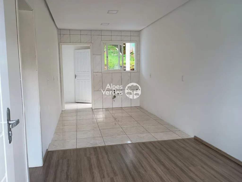 Imagem Vende-se Casa de Alvenária em Gramado, Próximo ao centro, 02 quartos